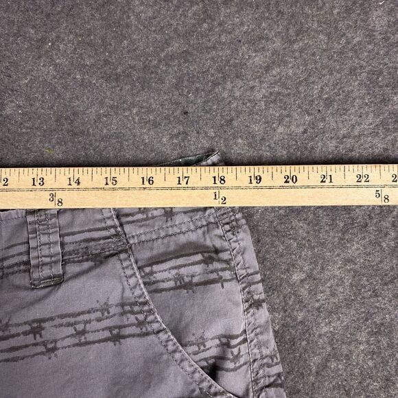 MMA Elite Shorts Mens 36 Gray Barbed Wire Print Cargo Y2K - Picture 9 of 15